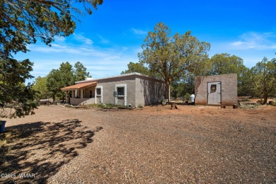 Escape to the tranquility of the countryside with this beautiful on Silver Creek Golf Club in Arizona - for sale on GolfHomes.com, golf home, golf lot