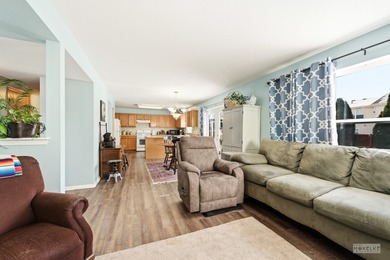 Open & spacious 3 BR/2.1 BA home w/loft located in the desirable on Carillon Lakes 3 Hole Course in Illinois - for sale on GolfHomes.com, golf home, golf lot