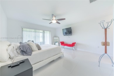 Welcome to this beautifully updated 2-bedroom, 2-bathroom villa on Bonaventure Country Club in Florida - for sale on GolfHomes.com, golf home, golf lot