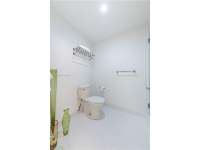 Welcome to this beautifully updated 2-bedroom, 2-bathroom villa on Bonaventure Country Club in Florida - for sale on GolfHomes.com, golf home, golf lot