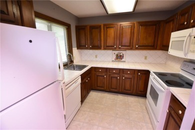 Move-In Ready 2 Bed, 2 Bath Townhouse - Prime Location with on Holiday Island Executive Golf Course in Arkansas - for sale on GolfHomes.com, golf home, golf lot