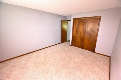 Move-In Ready 2 Bed, 2 Bath Townhouse - Prime Location with on Holiday Island Executive Golf Course in Arkansas - for sale on GolfHomes.com, golf home, golf lot