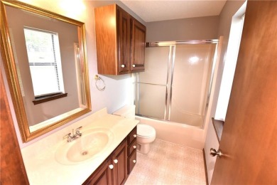 Move-In Ready 2 Bed, 2 Bath Townhouse - Prime Location with on Holiday Island Executive Golf Course in Arkansas - for sale on GolfHomes.com, golf home, golf lot
