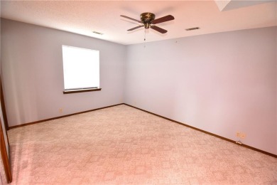 Move-In Ready 2 Bed, 2 Bath Townhouse - Prime Location with on Holiday Island Executive Golf Course in Arkansas - for sale on GolfHomes.com, golf home, golf lot