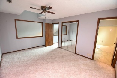 Move-In Ready 2 Bed, 2 Bath Townhouse - Prime Location with on Holiday Island Executive Golf Course in Arkansas - for sale on GolfHomes.com, golf home, golf lot