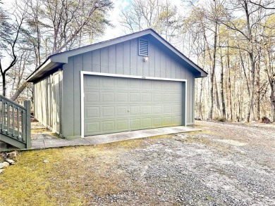 This ranch home over a crawl space sits on 1.03 acres in a quiet on Bent Tree Golf Course in Georgia - for sale on GolfHomes.com, golf home, golf lot