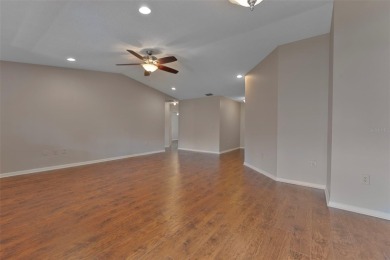 Very nice home in the popular mid-Florida retirement golf on Highland Fairways Golf Club in Florida - for sale on GolfHomes.com, golf home, golf lot