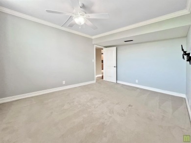 Beautifully updated sixth floor corner unit condo in Palm Aire's on Palm-Aire Country Club and Resort - The Oaks in Florida - for sale on GolfHomes.com, golf home, golf lot