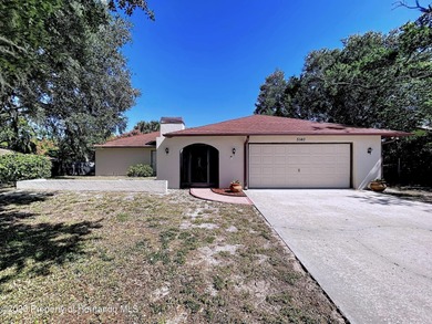 A brand new roof will top this terrific home before closing! on Oak Hills Country Club in Florida - for sale on GolfHomes.com, golf home, golf lot