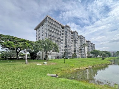 Beautifully updated corner unit condo in Palm Aire's highly on Palm-Aire Country Club and Resort - The Oaks in Florida - for sale on GolfHomes.com, golf home, golf lot