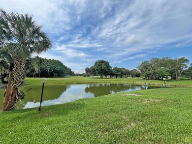 Beautifully updated corner unit condo in Palm Aire's highly on Palm-Aire Country Club and Resort - The Oaks in Florida - for sale on GolfHomes.com, golf home, golf lot