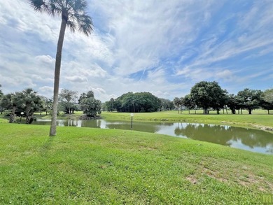 Beautifully updated corner unit condo in Palm Aire's highly on Palm-Aire Country Club and Resort - The Oaks in Florida - for sale on GolfHomes.com, golf home, golf lot