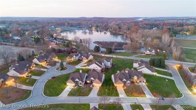 Welcome to The Villas at Beacon Hill--an updated, rare 4-bedroom on Beacon Hill Golf Club in Michigan - for sale on GolfHomes.com, golf home, golf lot