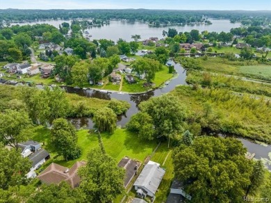 Discover the perfect blend of charm and comfort with this on Highland Hills Golf Course in Michigan - for sale on GolfHomes.com, golf home, golf lot