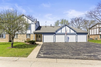 Move-in ready 2nd floor, 2-bedroom, 2-bath condo located in the on Green Meadows Golf Club in Illinois - for sale on GolfHomes.com, golf home, golf lot