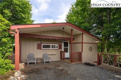 Linville Living with Grandfather Mountain Views!
Charming 2BR/1 on Land Harbor Golf Course in North Carolina - for sale on GolfHomes.com, golf home, golf lot