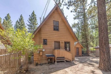 Nestled on a spacious 5,000 square foot lot, this 2-bedroom on Big Bear Mountain Ski and Golf Resort in California - for sale on GolfHomes.com, golf home, golf lot