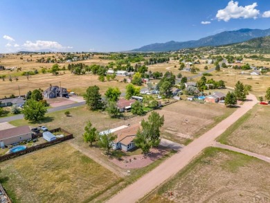 Don't miss out on this well-maintained home located in beautiful on Hollydot Golf Course in Colorado - for sale on GolfHomes.com, golf home, golf lot