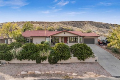 Charming home in Bloomington! This home boasts vaulted ceilings on Bloomington Country Club in Utah - for sale on GolfHomes.com, golf home, golf lot