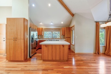 Welcome to your Sunriver retreat! This beautiful 3-bedroom on Sunriver Woodlands Golf Course in Oregon - for sale on GolfHomes.com, golf home, golf lot