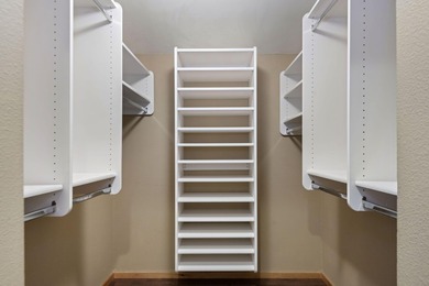 Welcome to your Sunriver retreat! This beautiful 3-bedroom on  in Oregon - for sale on GolfHomes.com, golf home, golf lot