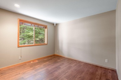 Welcome to your Sunriver retreat! This beautiful 3-bedroom on Sunriver Woodlands Golf Course in Oregon - for sale on GolfHomes.com, golf home, golf lot