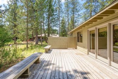 Welcome to your Sunriver retreat! This beautiful 3-bedroom on Sunriver Woodlands Golf Course in Oregon - for sale on GolfHomes.com, golf home, golf lot