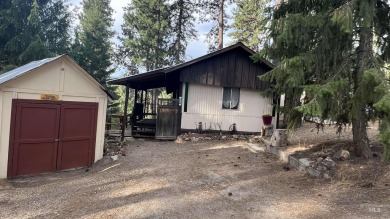 The perfect starter home at Terrace Lakes Resort. Fully on Terrace Lakes Golf Resort in Idaho - for sale on GolfHomes.com, golf home, golf lot