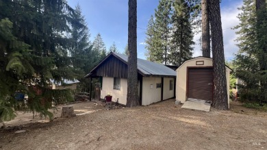 The perfect starter home at Terrace Lakes Resort. Fully on Terrace Lakes Golf Resort in Idaho - for sale on GolfHomes.com, golf home, golf lot