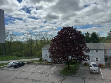 Come see this spacious 1300 square feet condo in the much on Eastwood Country Club in Connecticut - for sale on GolfHomes.com, golf home, golf lot