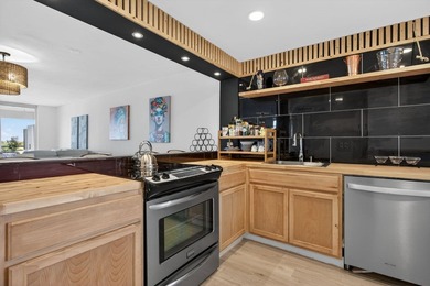 RARE 3 BR/ 2BA CORNER CONDO ON LAKE. IN PALM AIRE. ***SELLER TO on Palm-Aire Country Club and Resort - The Oaks in Florida - for sale on GolfHomes.com, golf home, golf lot