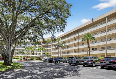RARE 3 BR/ 2BA CORNER CONDO ON LAKE. IN PALM AIRE. ***SELLER TO on Palm-Aire Country Club and Resort - The Oaks in Florida - for sale on GolfHomes.com, golf home, golf lot