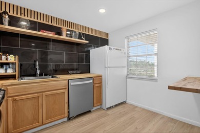 RARE 3 BR/ 2BA CORNER CONDO ON LAKE. IN PALM AIRE. ***SELLER TO on Palm-Aire Country Club and Resort - The Oaks in Florida - for sale on GolfHomes.com, golf home, golf lot