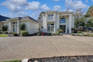 Welcome to this absolutely stunning 4-bedroom, 3.5-bath home on Hollytree Country Club in Texas - for sale on GolfHomes.com, golf home, golf lot