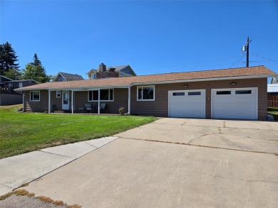 Charming one level ranch home conveniently located by the on Buffalo Hill Golf Club in Montana - for sale on GolfHomes.com, golf home, golf lot