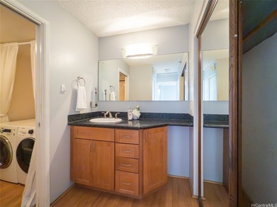 Very well-priced high-floor 1-bedroom, 1-bath residence at Pearl on Pearl Country Club in Hawaii - for sale on GolfHomes.com, golf home, golf lot