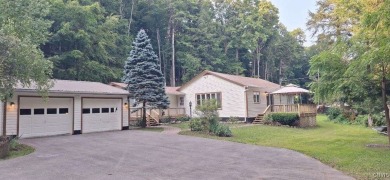 This adorable ranch style home neighbors up to the 18th hole of on Cedar Lake Club in New York - for sale on GolfHomes.com, golf home, golf lot