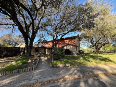 Spacious 2 story home has a great view of the local Municipal on Alice Municipal Golf Course in Texas - for sale on GolfHomes.com, golf home, golf lot