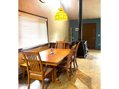 This 3bd/2ba Columbine Lake home on a 1/3 acre lot is situated on Grand Lake Golf Course in Colorado - for sale on GolfHomes.com, golf home, golf lot