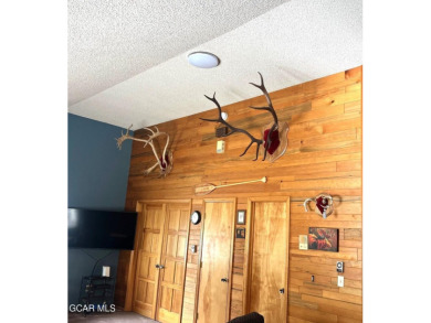 This 3bd/2ba Columbine Lake home on a 1/3 acre lot is situated on Grand Lake Golf Course in Colorado - for sale on GolfHomes.com, golf home, golf lot