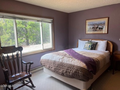 This 3bd/2ba Columbine Lake home on a 1/3 acre lot is situated on Grand Lake Golf Course in Colorado - for sale on GolfHomes.com, golf home, golf lot