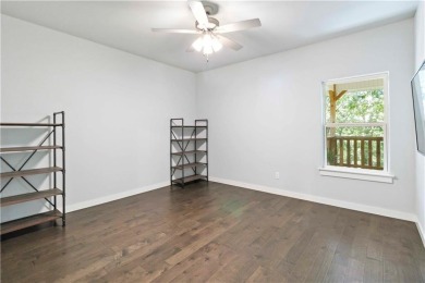 Step into comfort with this inviting 3-bedroom, 2-bath home on Bella Vista - Metfield Golf Complex and Country Club in Arkansas - for sale on GolfHomes.com, golf home, golf lot