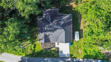 Step into comfort with this inviting 3-bedroom, 2-bath home on Bella Vista - Metfield Golf Complex and Country Club in Arkansas - for sale on GolfHomes.com, golf home, golf lot
