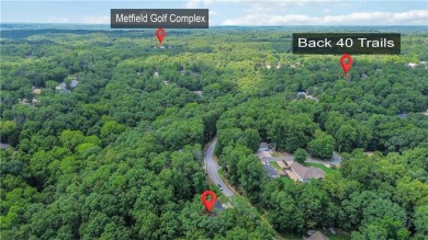 Step into comfort with this inviting 3-bedroom, 2-bath home on Bella Vista - Metfield Golf Complex and Country Club in Arkansas - for sale on GolfHomes.com, golf home, golf lot