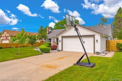 Move-in ready and family-friendly home in desirable Fort Gratiot on Port Huron Golf Club in Michigan - for sale on GolfHomes.com, golf home, golf lot