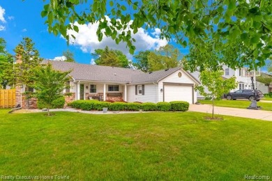 Move-in ready and family-friendly home in desirable Fort Gratiot on Port Huron Golf Club in Michigan - for sale on GolfHomes.com, golf home, golf lot