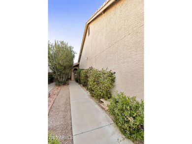 Rare 3330 sf single story 3BR, 3.5BA Borgata model with a pool on Oakwood Golf Club  in Arizona - for sale on GolfHomes.com, golf home, golf lot