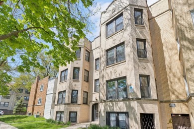 Spacious and meticulously maintained 2BD/2BA in West Ridge! This on Robert Black Golf Course in Illinois - for sale on GolfHomes.com, golf home, golf lot