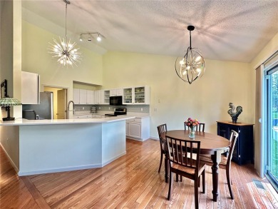 Beautifully updated Villa in The Stonewolf Golf Course community on Stonewolf Golf Club in Illinois - for sale on GolfHomes.com, golf home, golf lot