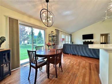 Beautifully updated Villa in The Stonewolf Golf Course community on Stonewolf Golf Club in Illinois - for sale on GolfHomes.com, golf home, golf lot